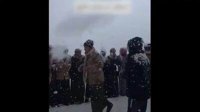  برف‌بازی در صحرای عربستان؛ اتفاقی نادر در تبوک (فیلم)