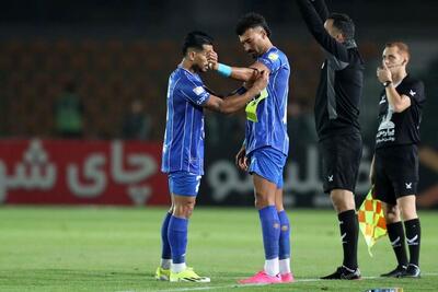 سلفی خاص رامین با چند دختر استقلالی در یک مراسم