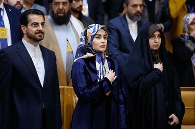 «آرزو احمدوند» همسر عراقچی در آیین پایانی جایزه جهانی امام خمینی
