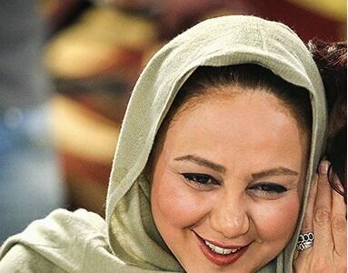  پخش زنده تصاویر | اتفاقی خنده دار برای بهنوش بختیاری وقتیکه مارک لباسش را نمی کند