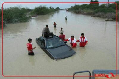 نجات ۵ خانواده محاصره شده در سیل هرمزگان