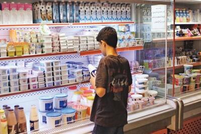 سخنگوی صنایع لبنی: از ابتدای امسال به دلیل افت قدرت خرید خانوار‌ها ۱۰ درصد از مصرف لبنیات در کشور کاهش یافته