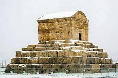  آرامگاه کوروش در آستانه شب یلدا سفیدپوش شد+ فیلم