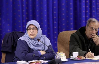 رییس جبهه اصلاحات در جلسه با رییس جمهور: وفاق صرفاً به معنای توزیع پست‌ها میان رقبای انتخاباتی شما و منصوبان آنها نیست /اگر این وفاق به صرف‌نظر کردن یا دست‌کم کاهش بودجه نهاد‌های غیرشفاف و غیرپاسخگو منجر نشود، این وفاق چه کارکردی خواهد داشت؟ / ما اکنون در همان آینده‌ای زندگی می‌کنیم که پیش‌تر آن را فروخته‌ایم