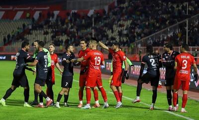 بیانیه تند باشگاه پرسپولیس درباره اتفاقات بازی با تراکتور: آنچه در ورزشگاه تبریز رخ داد، عبور آشکار از مرز انسانیت و لگدمال کردن حرمت خانواده‌ها و عقده‌گشایی و نفرت پراکنی محض بود / توهین به خانواده‌ها، در هر زبان و با هر لهجه‌ای، سقوط اخلاقی است و لکه‌ای تاریک بر پیشانی فوتبال / سکو‌هایی که امروز حرمت را قربانی فریاد می‌کنند، بخشی از یک بحران هستند