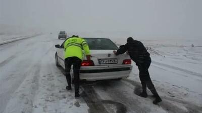 آخرین وضعیت جوی و ترافیکی جاده‌های کشور / بارش برف و باران در محور‌های ۱۰ استان