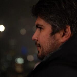 [مصطفی داننده] نبرد سعید جلیلی با  میز دونفره و یک فنجان قهوه