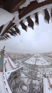 منظره زیبای برف از درون مناره‌های مسجد امام اصفهان