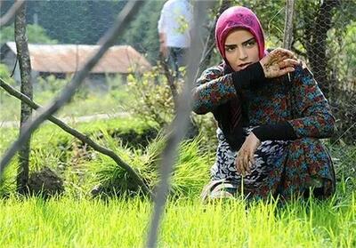 استایل زمستانی سپیده خداوردی بازیگر سریال «از یاد رفته» در یک کافه