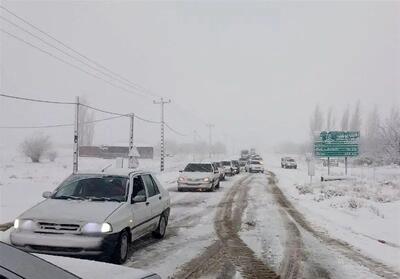  بارش یک متری برف در سربیژن؛ راه‌ها مسدود شد