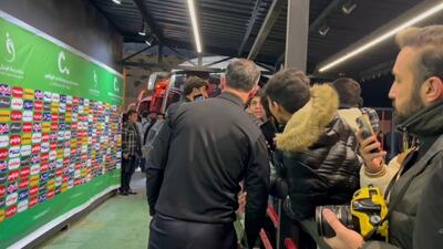 سلفی کریم باقری با هواداران در تبریز پس از حذف پرسپولیس مقابل تراکتور