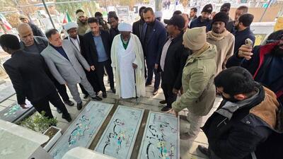 ادای احترام  شیخ زکزاکی  به شهدا در بهشت زهرا(س)+ تصاویر