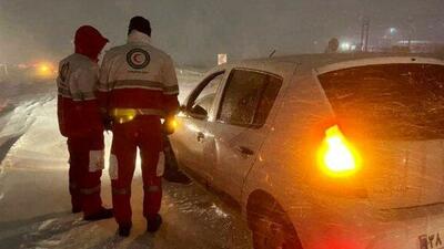 عملیات امداد و نجات هلال احمر در ۲۴ استان/ رهاسازی بیش از ۷۰۰ دستگاه خودرو