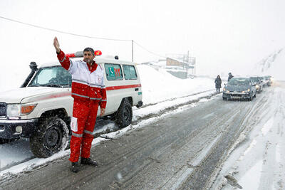 ارتفاع برف در محور کامو در شهرستان کاشان به حدود ۳ متر رسید