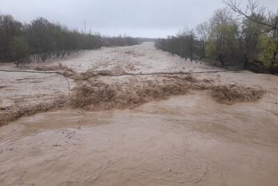  انسداد مسیرهای دسترسی ۶ روستای لامرد/ تمام آب‌انبارها و گورآب‌ها سرریز شده‌اند