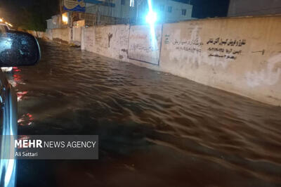  قایق سواری جوانان در معابر بندر کنگ