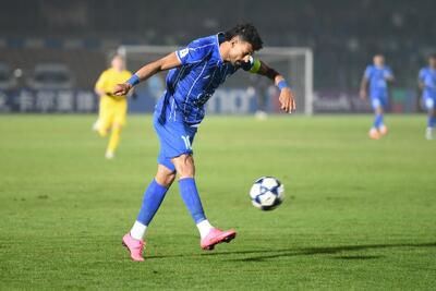 عکس| مادربزرگ ابوالفصل روی تی‌شرت رامین! - پارس فوتبال