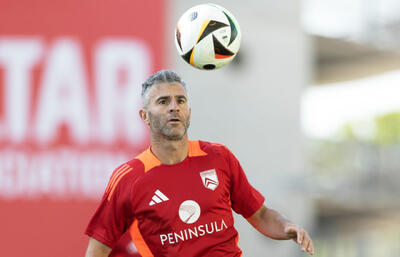 پلیس 44 ساله اهل جبل الطارق، مسن‌ترین بازیکن تاریخ رقابت‌های باشگاهی فوتبال اروپا شد - پارس فوتبال