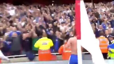 ویدئو نوستالوژی: واکنش خاص مورینیو پس از واگذاری قهرمانی به منچستریونایتد - پارس فوتبال