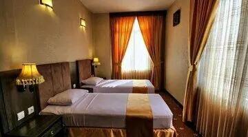 وحشت کارکنان از وضعیت اتاق پس از خروج مسافر چینی + فیلم