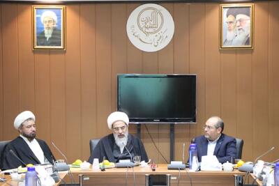  آیت الله فاضل لنکرانی: کارهای علمی حوزه در سطح جامعه بروز و ظهور ندارد