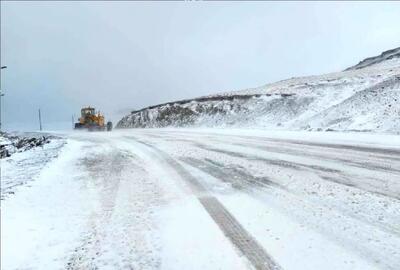 مسدود شدن ۳ محور اصلی فریمان به دلیل برف و کولاک| تیم‌های امدادی در حال آماده‌سازی مسیر‌ها هستند (۲۸ آذر ۱۴۰۴)