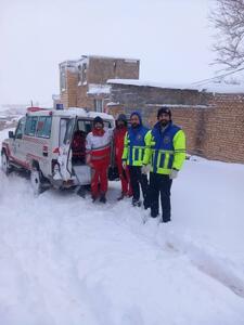  تولد میان برف و کولاک/ نجات مادر و نوزاد در مسیرهای مسدود دهنو