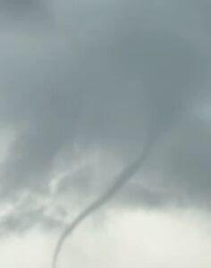 پدیده نادر گردباد دریایی در شمال رأس الخیمه، امارات