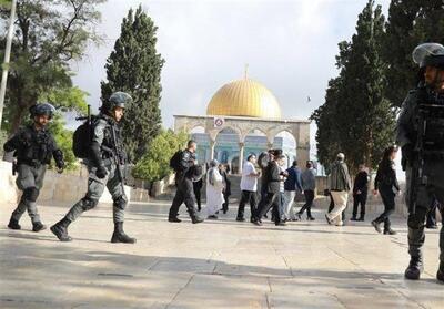 یورش اشغالگران به نمازگزاران در مسجد الاقصی - تسنیم