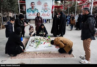 آیین بدرقه کاروان «سرباز وطن» در جوار شهدا برگزار شد - تسنیم