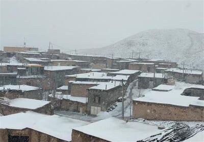 بارش اولین برف پاییزی در قهستان همزمان با فعالیت سامانه بارشی - تسنیم