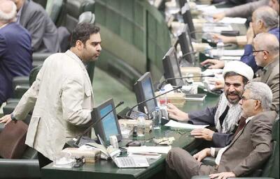 نماینده مردم یا بلندگوی شایعه‌پراکنی؟