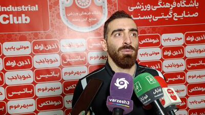 احمد عباسی: فدراسیون نیاز به جایزه آقای گلی دارد!