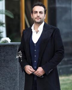 حامد کمیلی با استایل پاییزی و دل‌نوشته مرموز