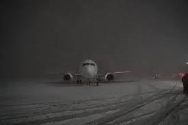 فرود ایمن خلبان در هوای برفی فرودگاه مشهد