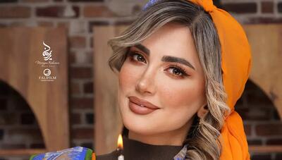 جشن تولد پاییزی «سمیرا حسینی» با طعم خرمالو؛ درخشش استایل نارنجی خانم بازیگر (عکس)