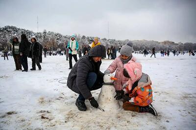 لحظات شاد مردم با اولین برف سال ۱۴۰۴