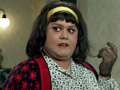  پخش زنده تصاویر | شباهت جالب و دیدنی دختر اکبر عبدی به پدرش