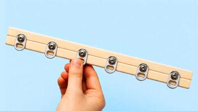  یک ترفند کاربردی برای آویزان کردن لباس ها؛ با این ترفند لباس بیشتری تو کمد جا میشه!
