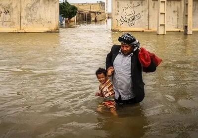 دو کودک در روستای سیل زده «مهرگی» جان خود را از دست دادند و سالمندان، کودکان و بیماران، در محاصره آب‌های گل‌آلود گرفتار مانده‌اند