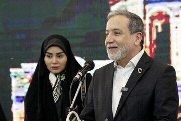  قابی از همنشینی دختر سردار سلیمانی با همسر عباس عراقچی در یک مراسم+عکس