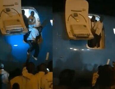 ببینید / پیاده‌سازی عجیب مسافران یک پرواز در کنگو