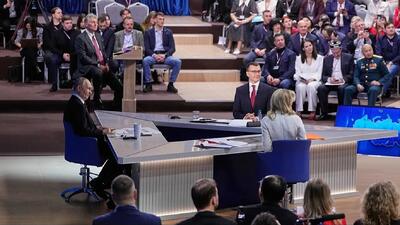 ببینید / لحظه عجیب خواستگاری در نشست خبری پوتین