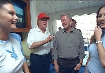 وزارت دادگستری آمریکا ۱۰۰ هزار صفحه از اسناد جفری اپستین را منتشر کرد / انتشار تصویر کلینتون در حال شنا در کنار همدست اپستین و یک زن دیگر