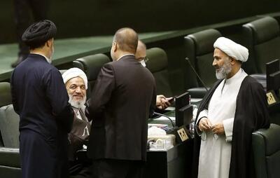 مردم خسته شده‌اند و حاکمیت باید تندروها را خنثی کند