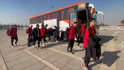 ورود دو تیم نیروی زمینی و شهرداری نوشهر به ورزشگاه تختی برای دیدار دو تیم در لیگ یک