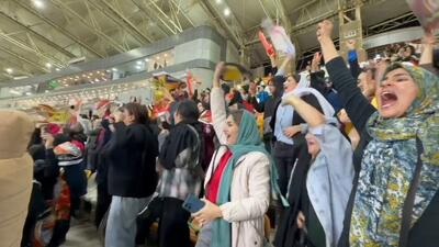 شادی بانوان فولادی بعد از گلهای فولاد و در پایان بازی