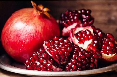 نحوه تشخیص انار شیرین و قرمز برای شب یلدا