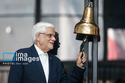  آیین نواختن زنگ آغاز معاملات