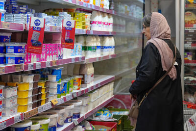 دلار ۱۳۰ هزار تومانی؛ امضای سیاستگذاری بر پای فاکتور مردم